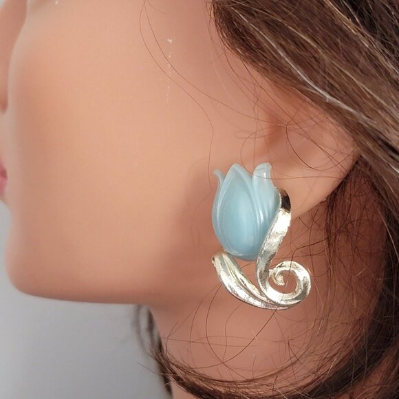 Blue Vintage Thermoset Tulip and Silvertone Enamel Clip-on Earrings - Picture 5 of 9